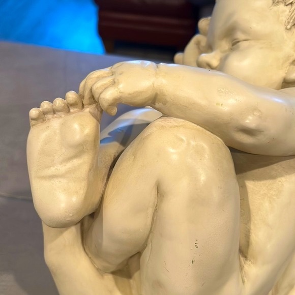 SOLD Newborn In Loving Hands Sculpture Baby Sleeping Figurine Indoor Outdoor Art - Picture 9 of 17